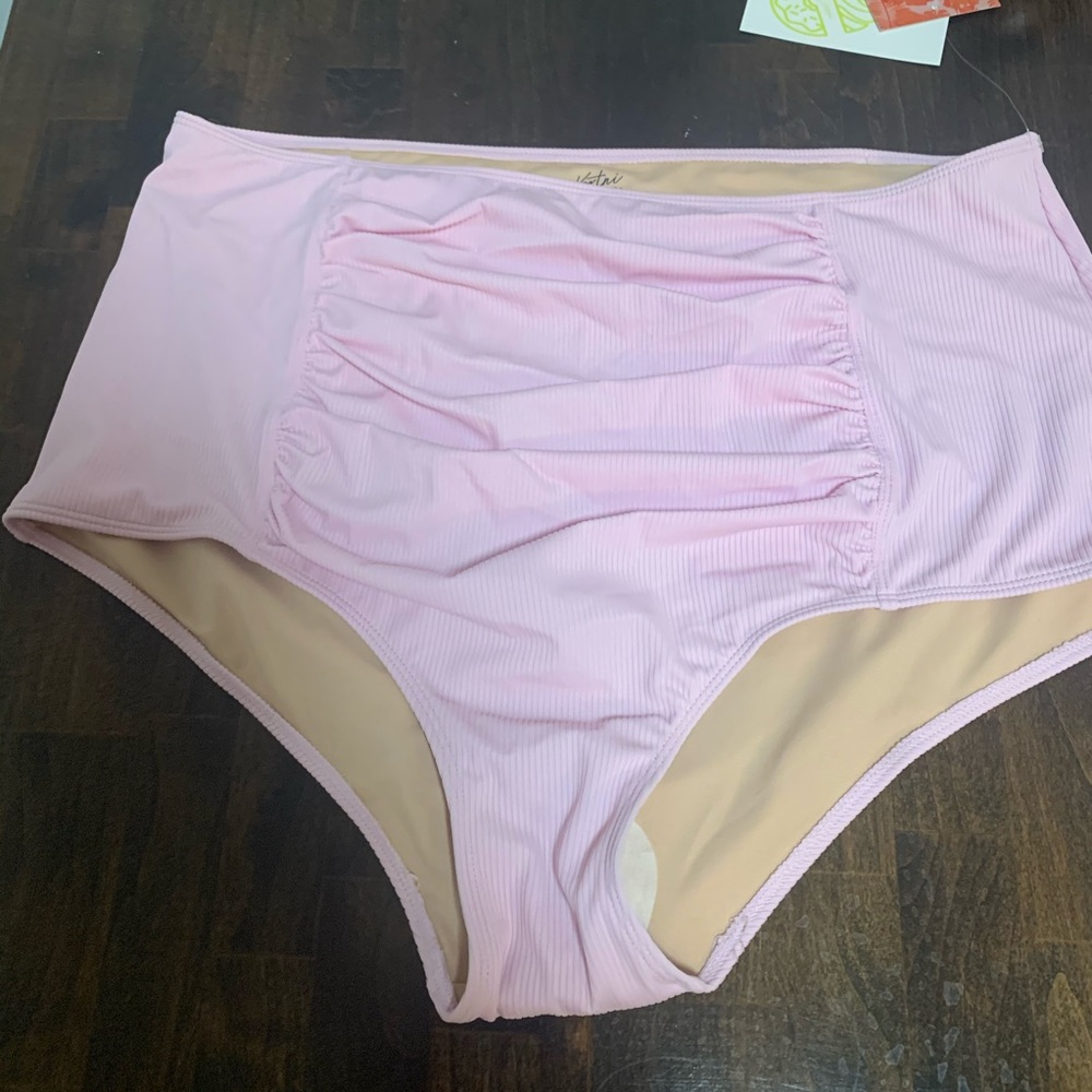 NWT - Kortni Jeane Ruched Bottoms 2.0 / Ribbed